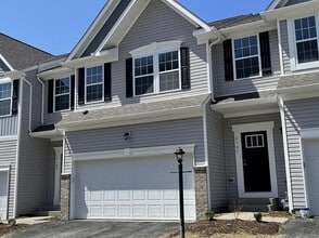 Building Photo - 2105 Canterbury Dr