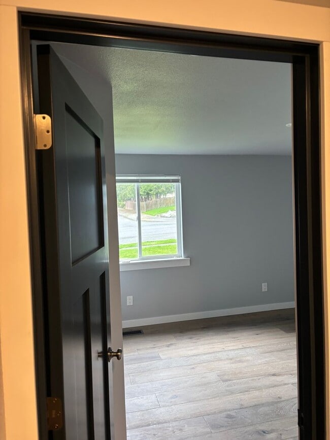 Building Photo - 3 Bed Home with Yard, Garage + In-Unit W/D
