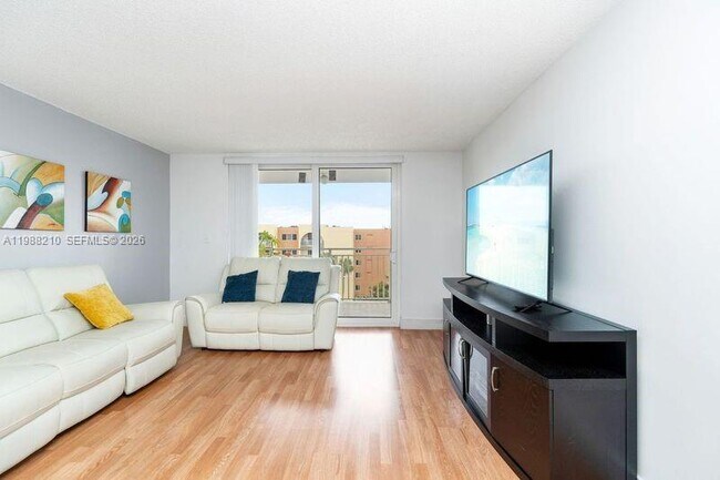 Building Photo - 6960 Miami Gardens Dr