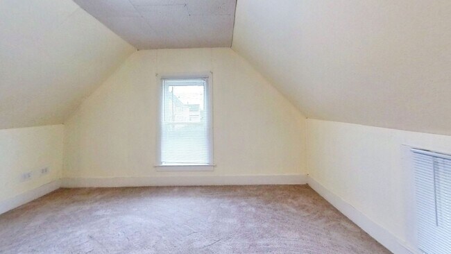 Building Photo - Single Family home located in the York Neighborhood