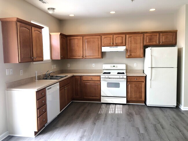 Building Photo - 1001 Meadow View Dr