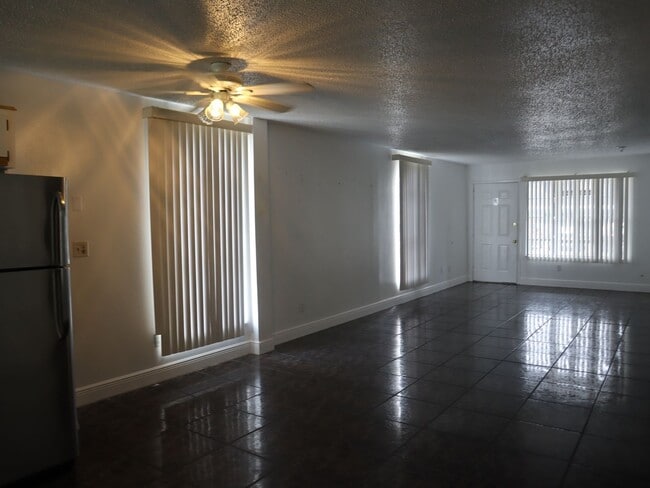 Building Photo - CONDO 2Bedroom 2 Bath MOVE IN READY CALL C...