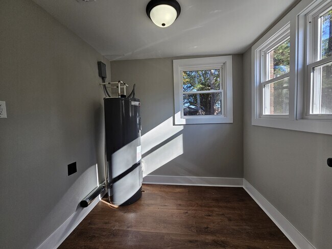 Building Photo - 2113 Delview Rd