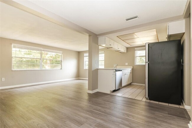Building Photo - 7715 Cumber Dr