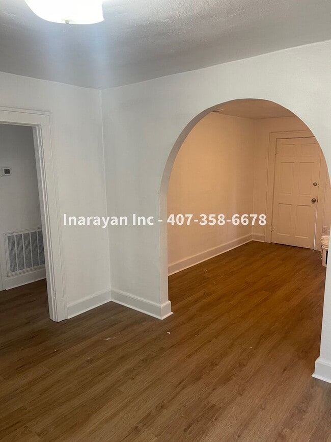 Building Photo - Newly Remodeled 2/1 House with cozy porch