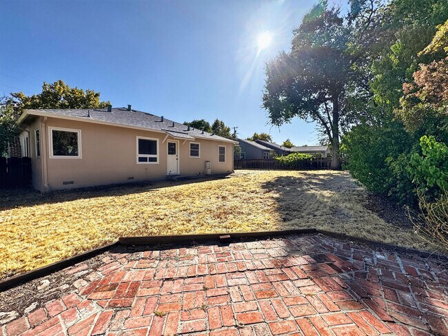 Building Photo - 3240 Hudson Ave