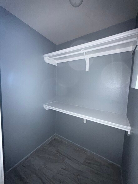 Building Photo - 106 S 48th Ln