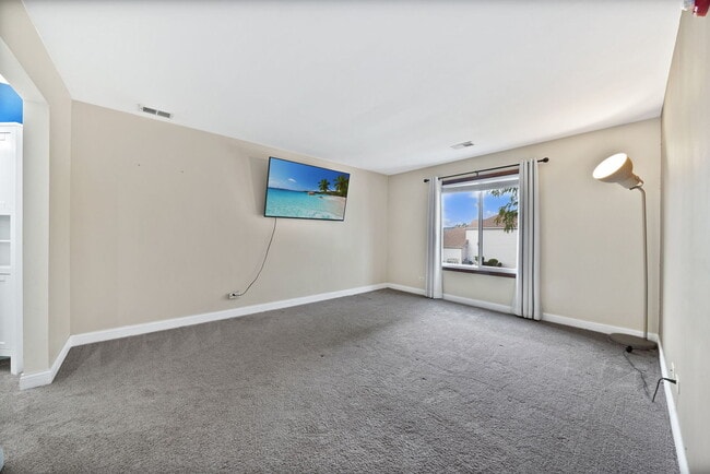 Building Photo - 7050 Newport Dr