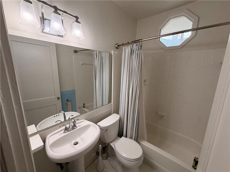 Building Photo - 71 Maddox Dr NE