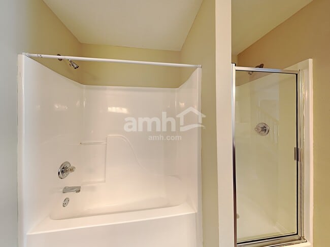 Building Photo - 10850 Chestnut Heath Court