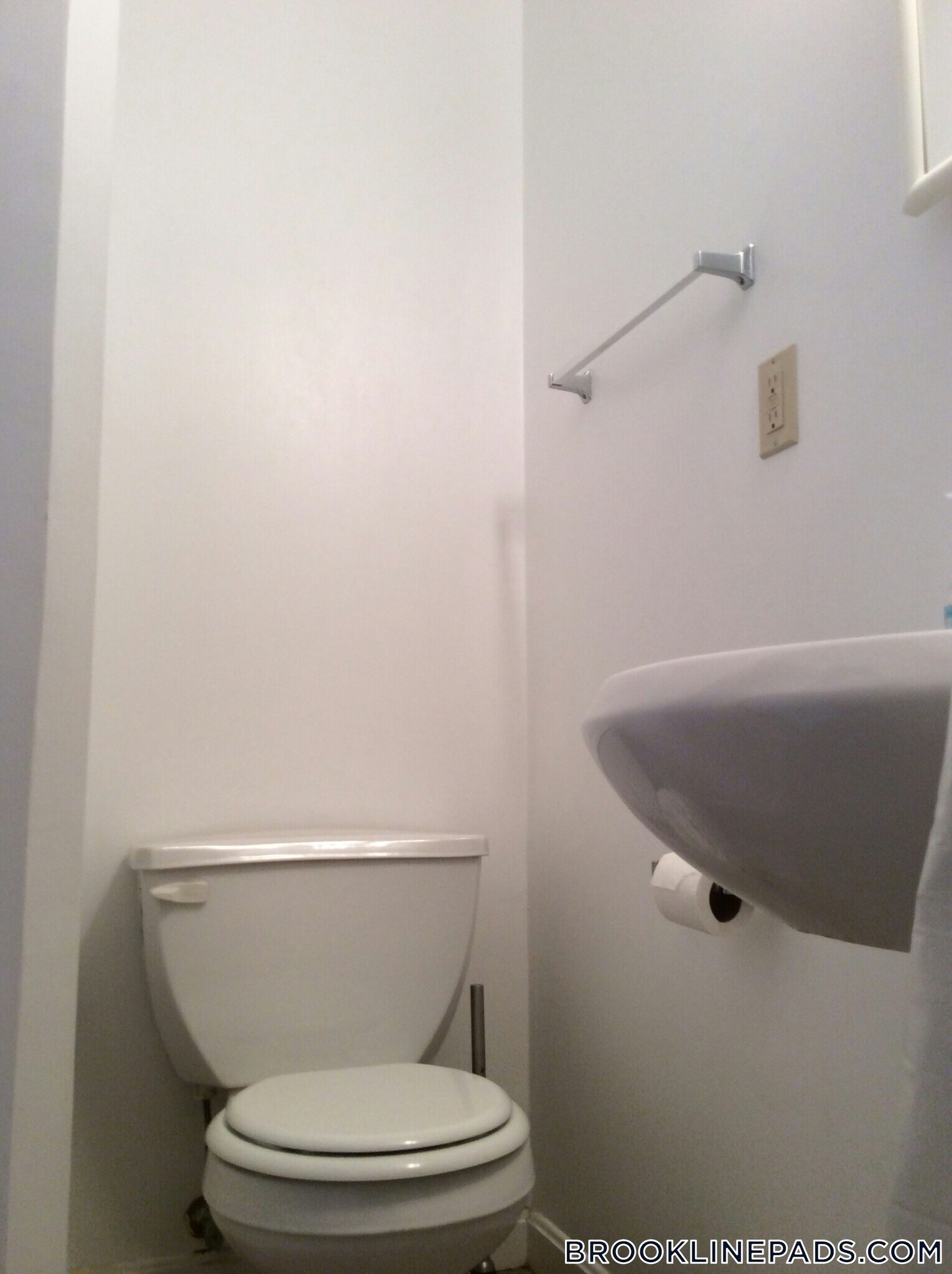 Building Photo - 1077 Beacon St