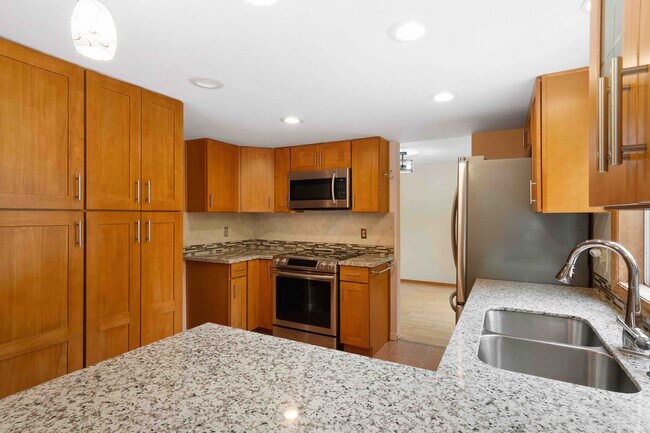 Building Photo - 12323 SW Millview Ct