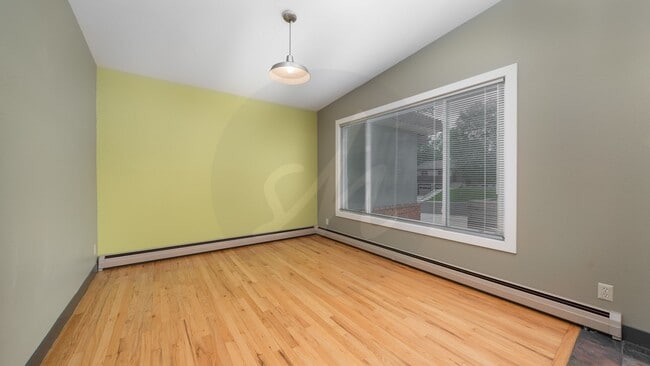 Building Photo - Modernized Mid Century Home Near Broadmoor