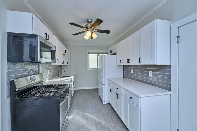 Building Photo - 715 Truman Pkwy