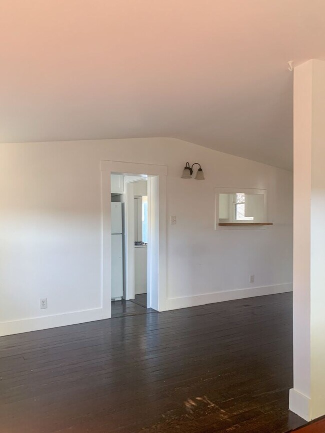 Building Photo - 5670 York Blvd