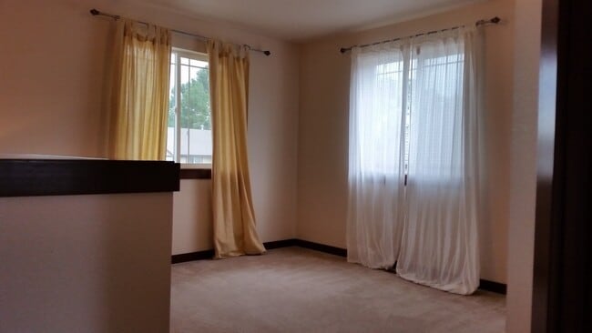 Building Photo - Beautiful 4 bed 2.5 bath in Kenmore, minutes to HWY 522/Burke-Gilman Trail