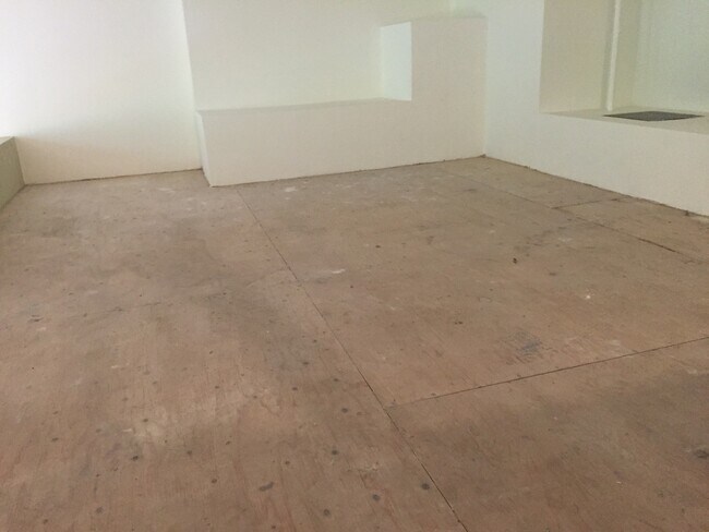 Building Photo - Highly sought after live/work space for le...