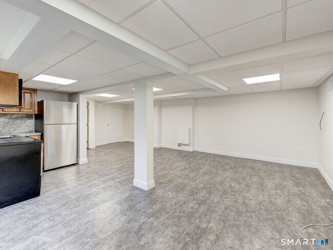 Building Photo - 25 Amity St