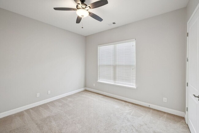 Building Photo - 1719 Biscayne Dr