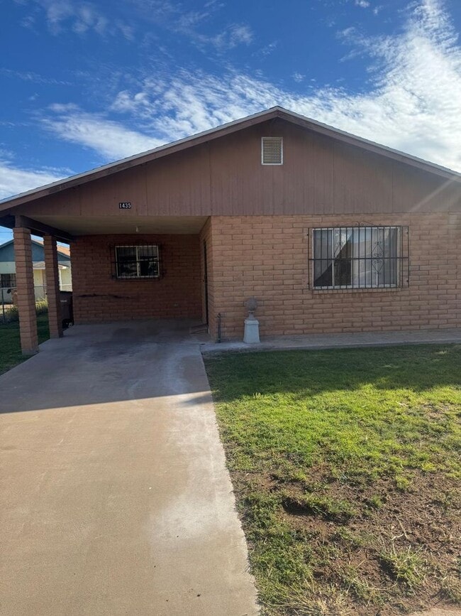 Building Photo - 1435 E 13th St