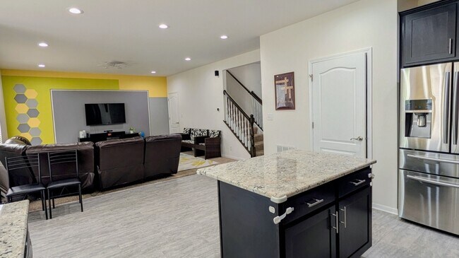 Building Photo - 114 Gala Dr