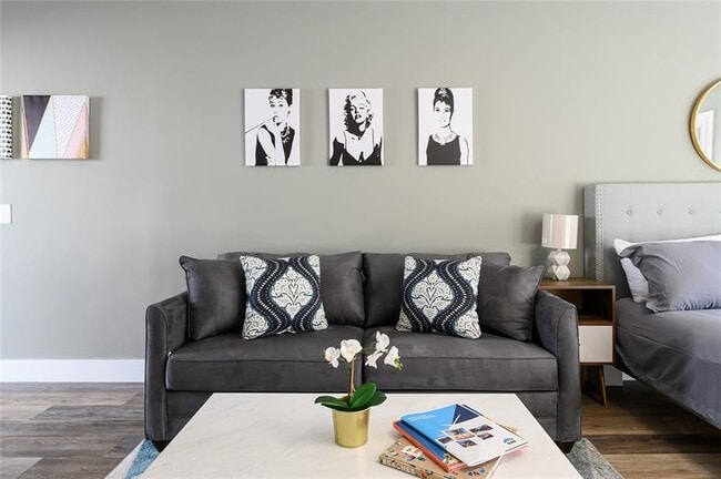 Building Photo - 1020 N Victoria Park Rd