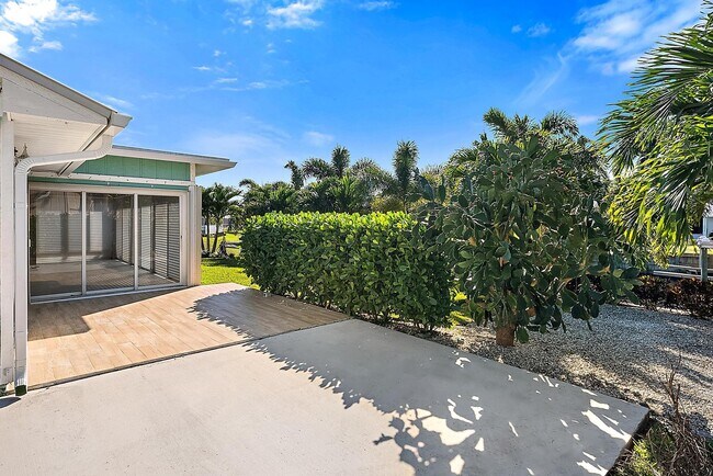 Building Photo - 1260 SW 25th Ln