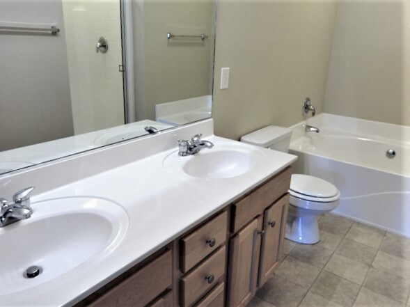 Building Photo - 235 Emerald Isle Dr