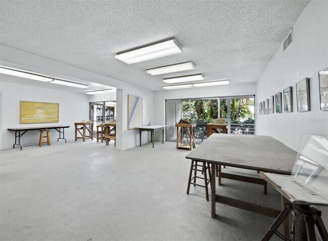 Building Photo - 4400 Exeter Dr