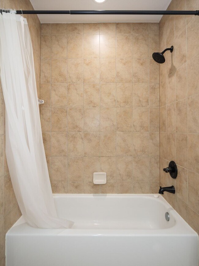 Building Photo - Jackson Square - Remodeled 2 Bedroom, 2 Bathroom Condo