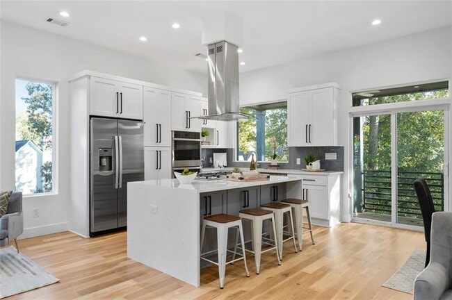 Building Photo - 147 Hutchinson St NE