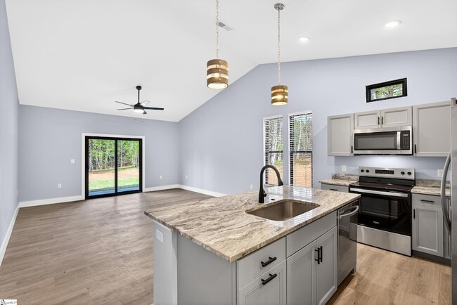 Building Photo - 1403 Lake Bowen Dam Rd