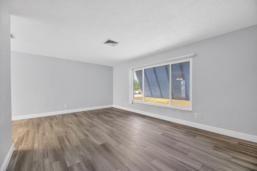 Building Photo - 6305 Cottonwood Ln