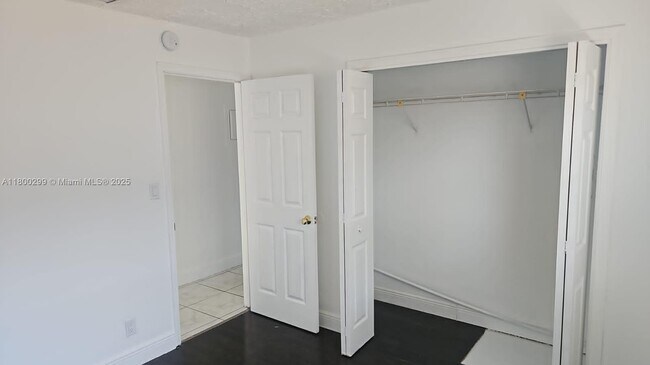 Building Photo - 5300 NW 18th Ct