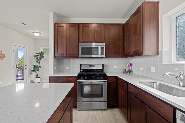 Building Photo - 2900 Pither Ln