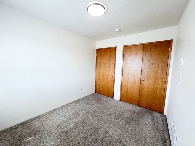 Building Photo - Triplex 5417 - 5421 North Hills Drive