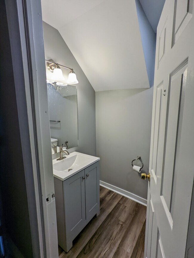 Building Photo - 229 Amber St