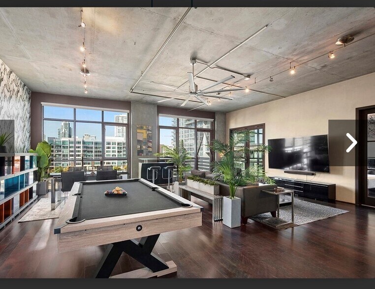 Building Photo - 527 10th Ave