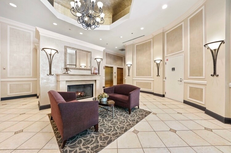 Lobby - 340 W Superior St