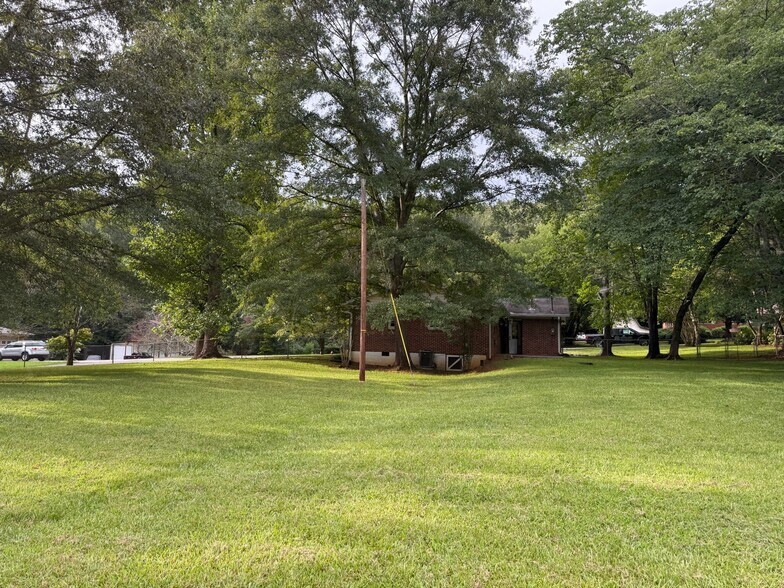 Large fenced in back yard - 403 Cane Creek Valley Rd