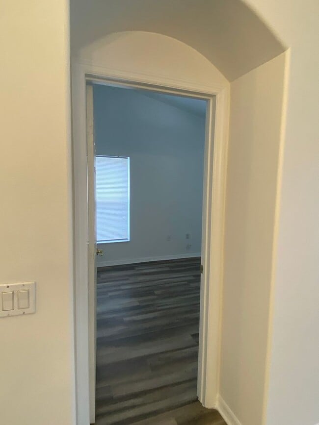 Building Photo - House for rent