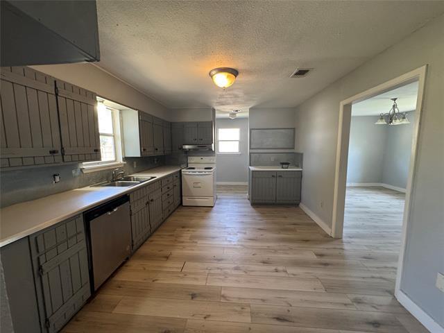 Building Photo - 402 N Hughes St