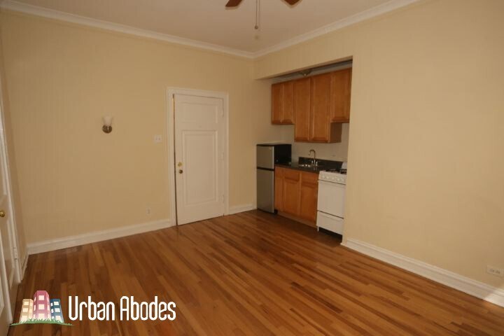 Building Photo - 4542 N Damen Ave