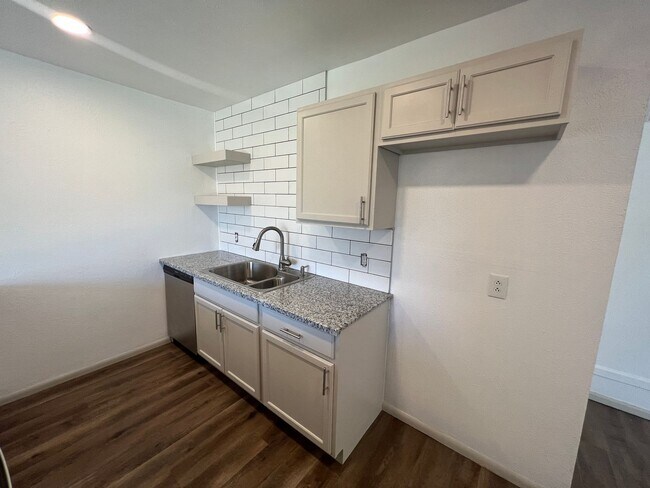 Building Photo - Pre Leasing for Fall 2026! Remodeled 3/2 near LCU!