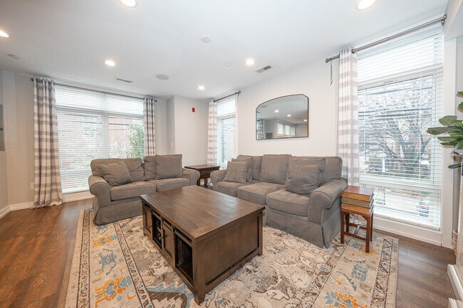 Building Photo - 769 N Uber St