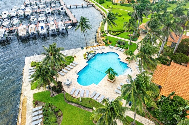 Building Photo - 167 Yacht Club Way