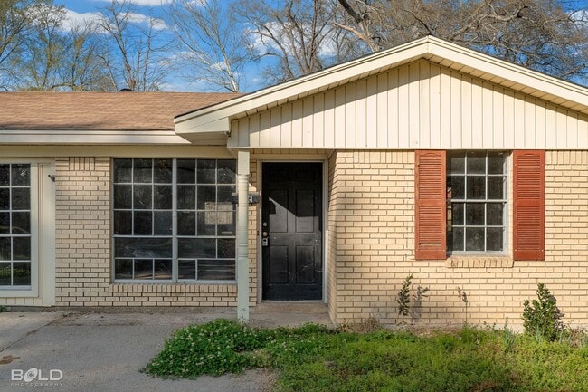 Building Photo - 1136 N Southland Park Dr