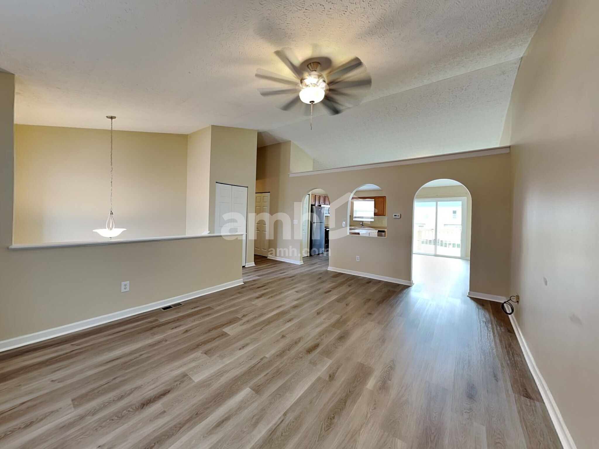 Building Photo - 7057 Bennell Dr