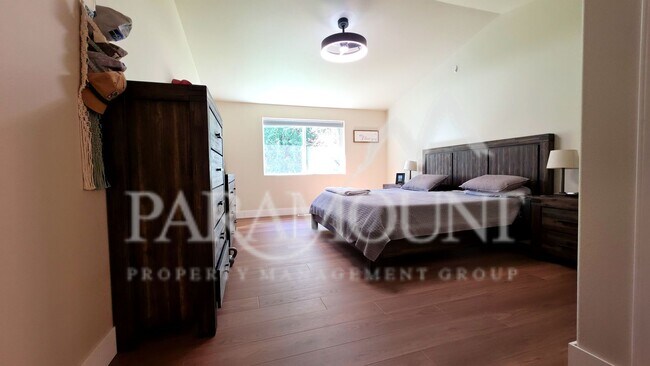 Building Photo - Gorgeous 3-Bedroom Home with 2 Bonus Rooms!