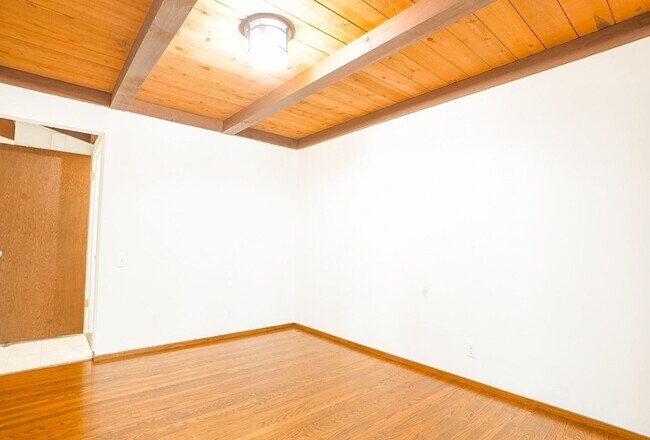 Building Photo - Charming 3-Bedroom Country House